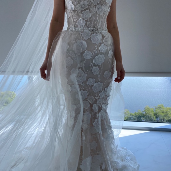 Mira Zwillinger wedding gown NEVER WORN - Picture 3 of 9